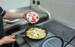 Μαγειρικά κόλπα και συνταγές για χοιρινό με λαχανικά σε τηγάνι