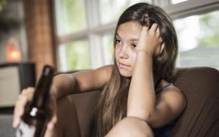 Ο εφηβικός αλκοολισμός και τα χαρακτηριστικά του Στάδια εφηβικού αλκοολισμού και οι συνέπειές τους